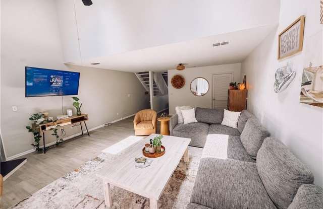 1073 Chinquapin Lane photos photos
