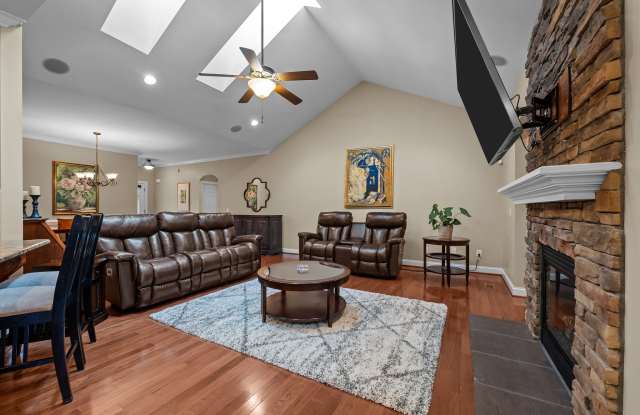 1923 Strathmore Drive photos photos