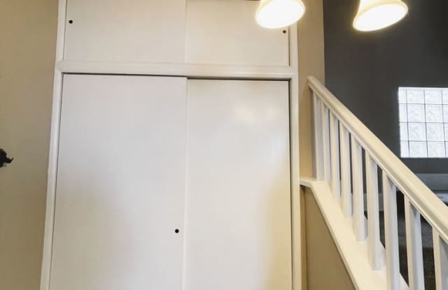 $1870 NEW LISTING - Maplewood Single Family Home Gallery 3