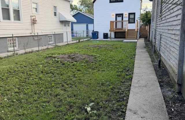 6835 S Oakley Avenue Gallery 2