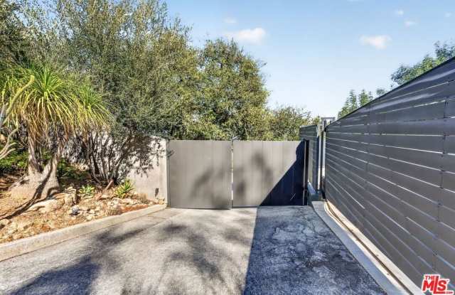 7829 Torreyson Dr Gallery 4