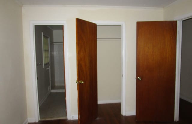 3 BR, 2 BA House- Great Location! Gallery 3
