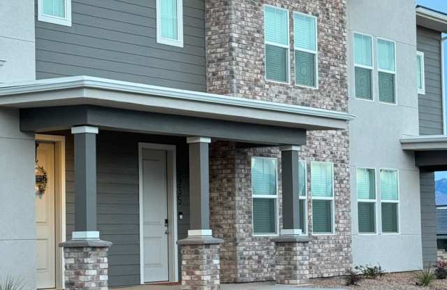 Stunning 3Bed Townhome in Desert Color! photos photos