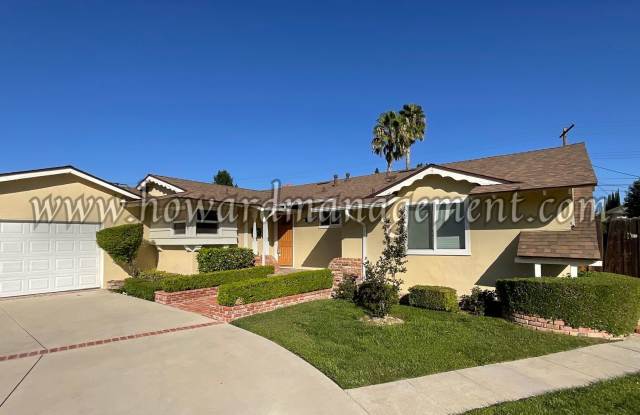 One level home with central A/C and grand backyard with pool. Gallery 3
