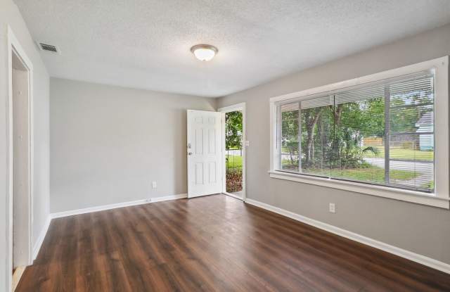 Large 3BR/1BA Near Ardsley Park House For Rent photos photos