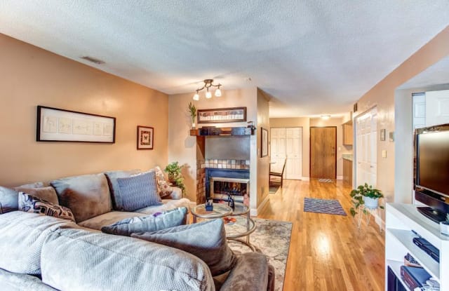 232 W Franklin Avenue - 232 Franklin Avenue West, Minneapolis, MN 55404