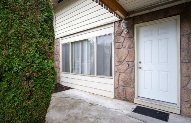 VERY Spacious Corner Townhouse with Private Patio, DW, W/D Hookups! photos photos