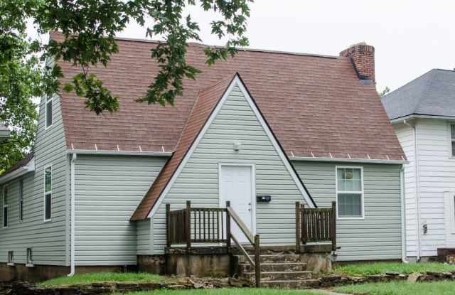 611 West Ashland Avenue - 1 photos photos