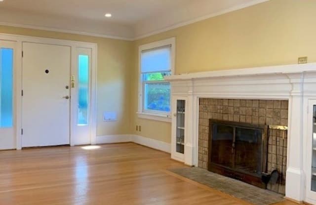 2546 Queen Anne Ave N - 2546 Queen Anne Avenue North, Seattle, WA 98109
