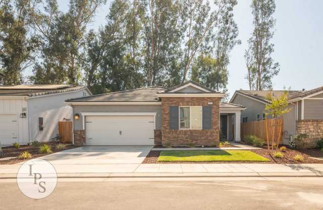 Newer East Clovis Home, 4BR/2BA, with Solar - built in 2023, Lots of Amenities! photos photos