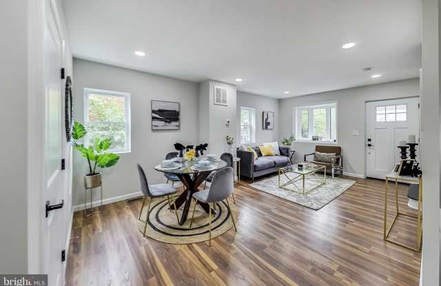 720 HILLTOP Terrace SE Gallery 3