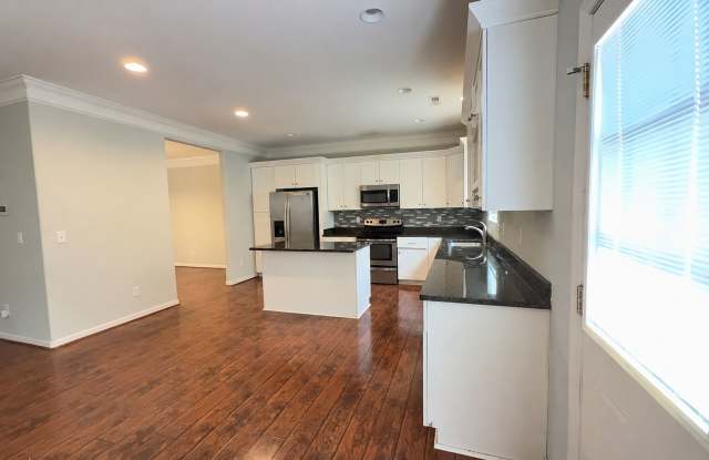 Spacious 4-Bedroom Norfolk Home with Fenced Yard, Deck & 2-Car Garage Gallery 3