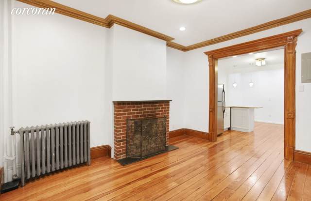 693 De Graw Street Gallery 3