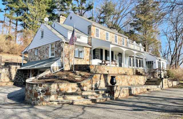 4925 W CHESTER Pike photos photos