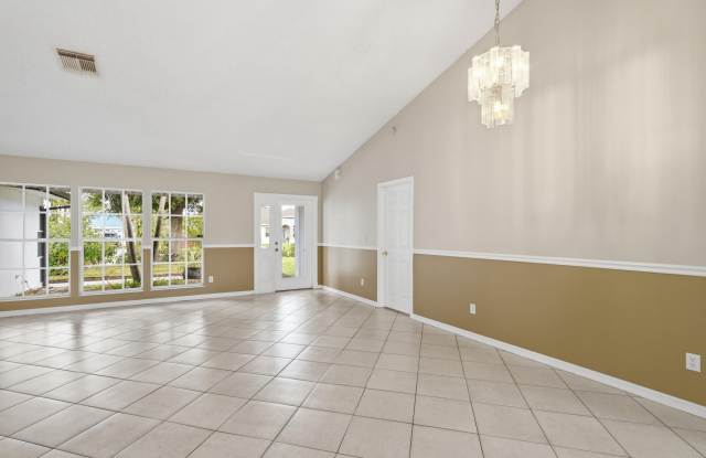 1206 SW Emerald Avenue Gallery 3