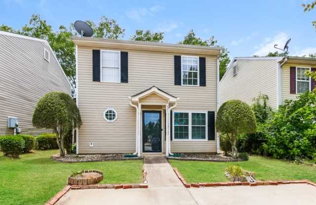 221 Coral Circle Gallery 1