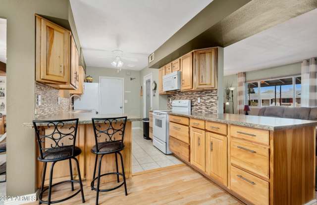 10847 West Canterbury Drive Gallery 4