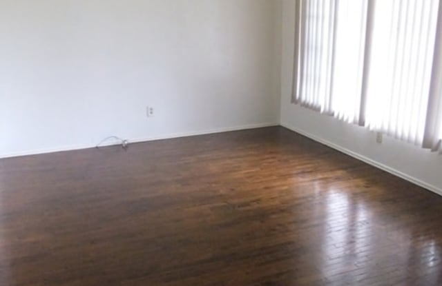 4362 Rosebud Lane Gallery 2
