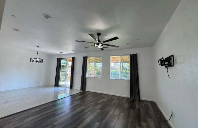 2469 S Rogers Ln Gallery 3