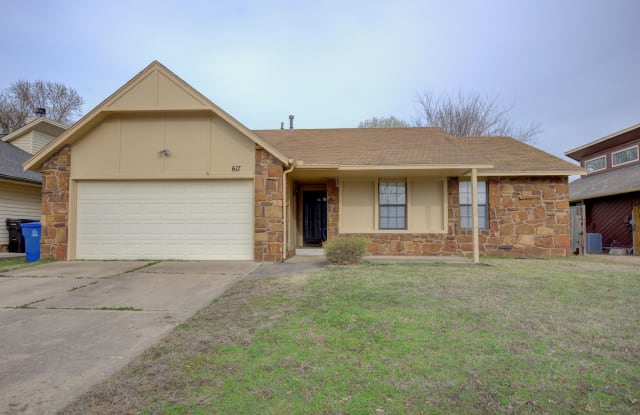 617 S Indianwood Ave photos photos