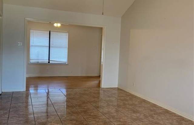 2326 Westlake Cir S Gallery 3