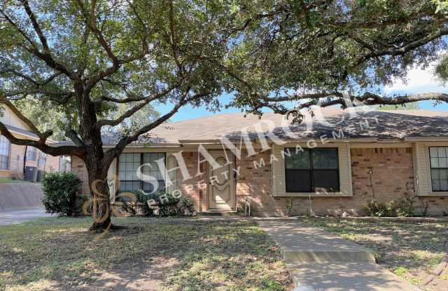 Duplex near Hewitt Drive Gallery 1