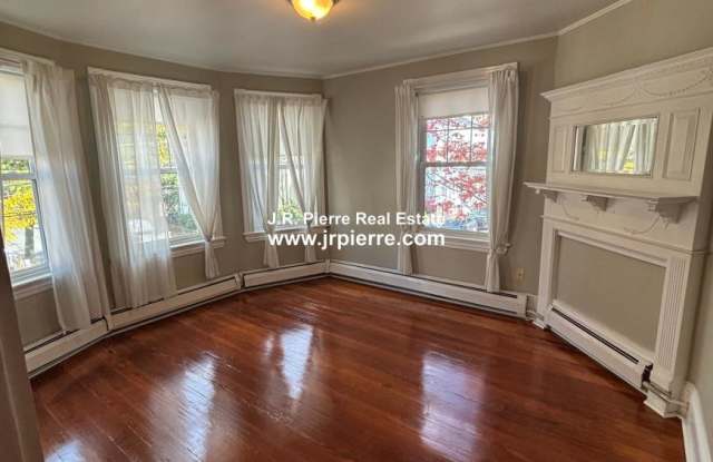 266 Washington Gallery 3
