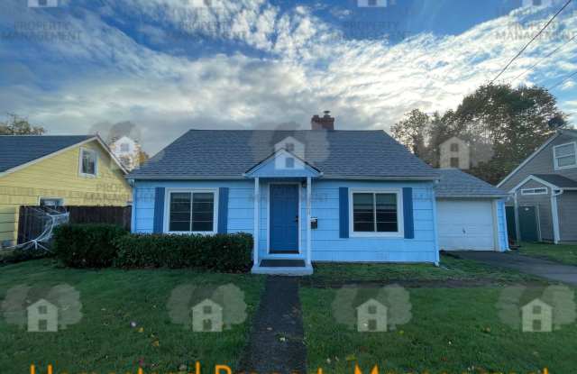 CHECK OUT THIS HUGE YARD! photos photos CHECK OUT THIS HUGE YARD! photos photos