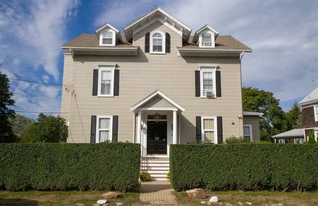 95 Coggeshall Ave photos photos