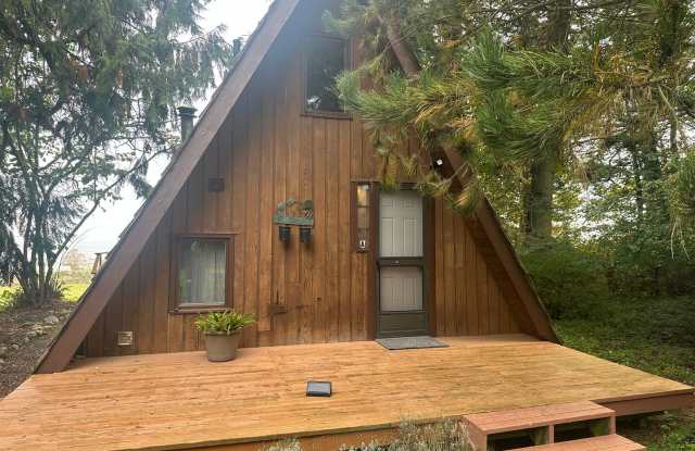 Samish Island One Bedroom Cabin Gallery 1