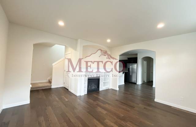 FOR RENT: Beautiful Coburg 3 Bed / 2.5 Bath Craftsman! Gallery 4