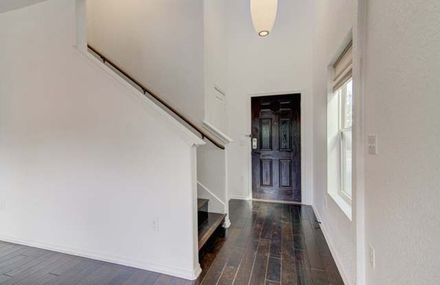 **TWO WEEKS FREE RENT!!** Beautiful 3-Bedroom Home with Bonus Game Room Near Downtown & Airport! Gallery 4