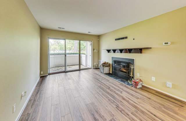 Wonderful on Wonderland - Spacious 2 + 2 condo Gallery 2