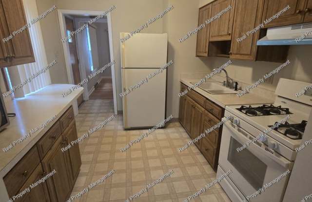 Three Bedroom Cape Cod Gallery 4