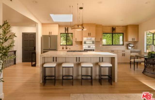 7802 Torreyson Drive Gallery 4