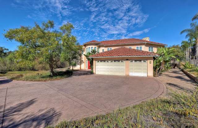 Spacious 7-Bedroom Bonita Home with 5 Bathrooms and 3-Car Garage Gallery 3