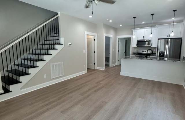 1/2 OFF FRIST FULL MONTHS RENT! Allowing Section 8! 3 Beds, 2 Baths, with Tons of Storage - 1200 Jarvis Avenue, Chattanooga, TN 37411