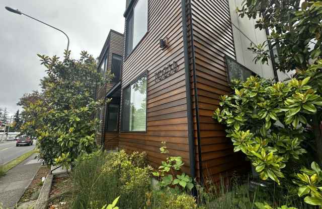 Modern 3-Bed Townhome in Prime Ravenna Location photos photos