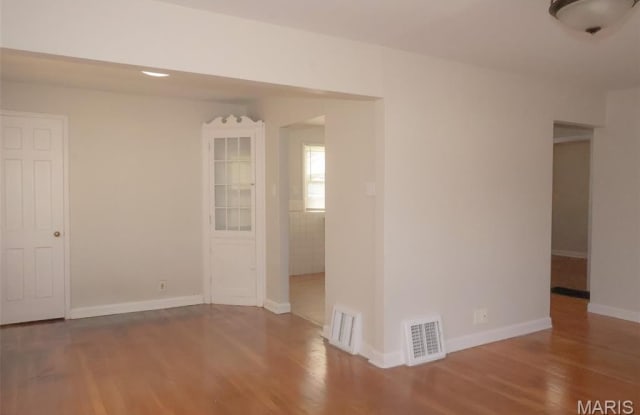 10131 Cabot Drive Gallery 3