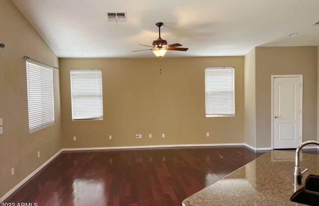 3124 E Sparrow Place Gallery 4