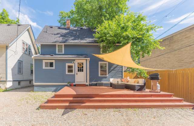 1123 W Huron Street Gallery 3