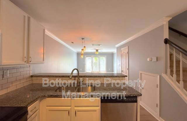 1218 Green Oaks Ln Gallery 4