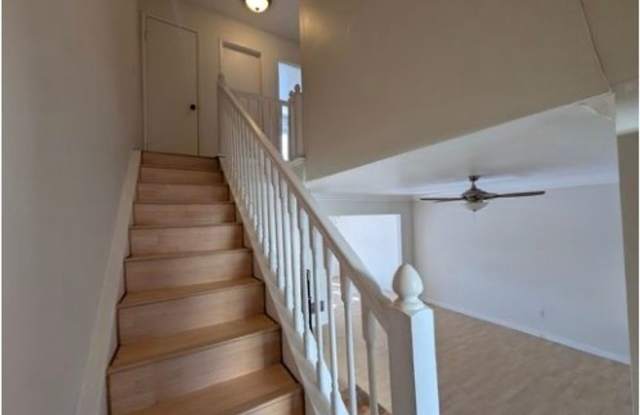 Charming 2BR Townhome in Mission Valley Gallery 3
