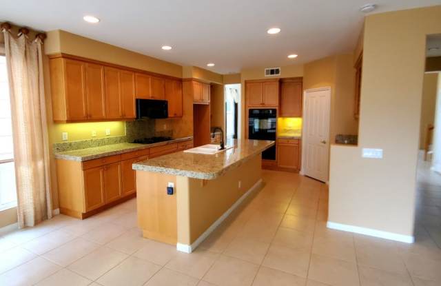GORGEOUS MID-TERM RENTAL AVAIL NOW!  OFFICE /LOFT/ GREAT ROOM / 3,442 sq. ft. Gallery 3