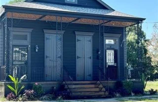 1962 N ROCHEBLAVE Street photos photos