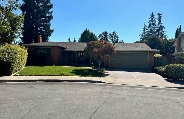 Spacious 4 Bedroom, Single-Level Home with a Pool Gallery 3