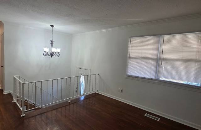 Walking Distance to Rolling Hills Elementary! Gallery 3