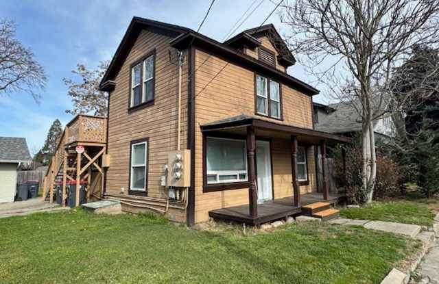 RENOVATED UPSTAIRS 2 BEDROOM HOME- FULL PRIVATE UPPER LEVEL photos photos