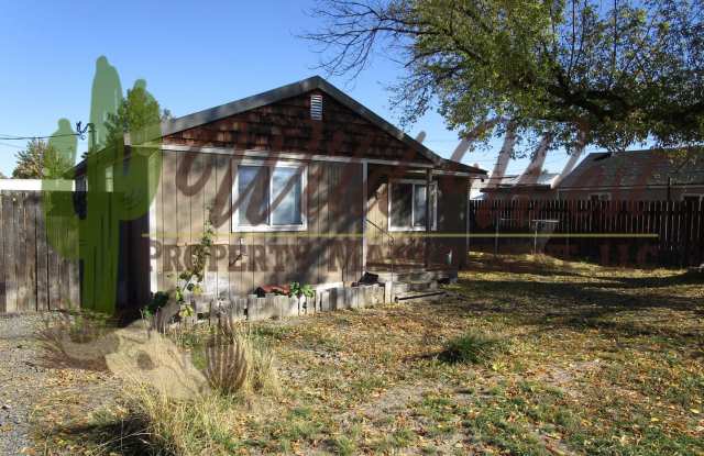 2 Bedroom Home with Large Yard - Garbage Service Included! - Available Mid-November Gallery 1