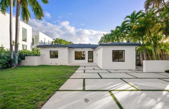 900 W 47th Ct Gallery 1